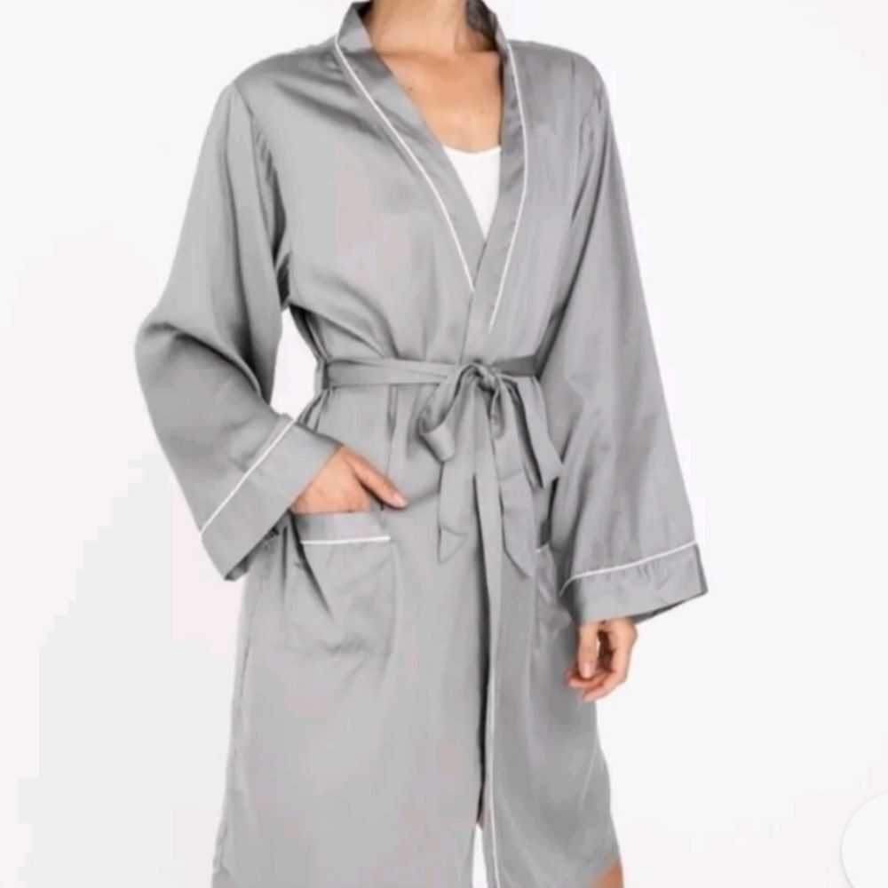 Ettitude Sateen Plus Bamboo Women's Robe Fog Gray White Size Medium - Picture 4 of 13